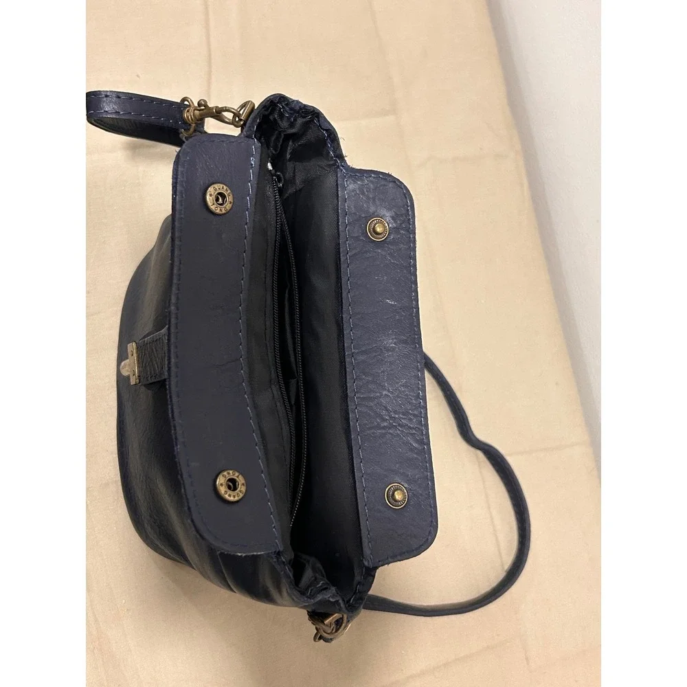 Italian genuine leather crossbody bag/shoulder purse featuring a‎ top snap